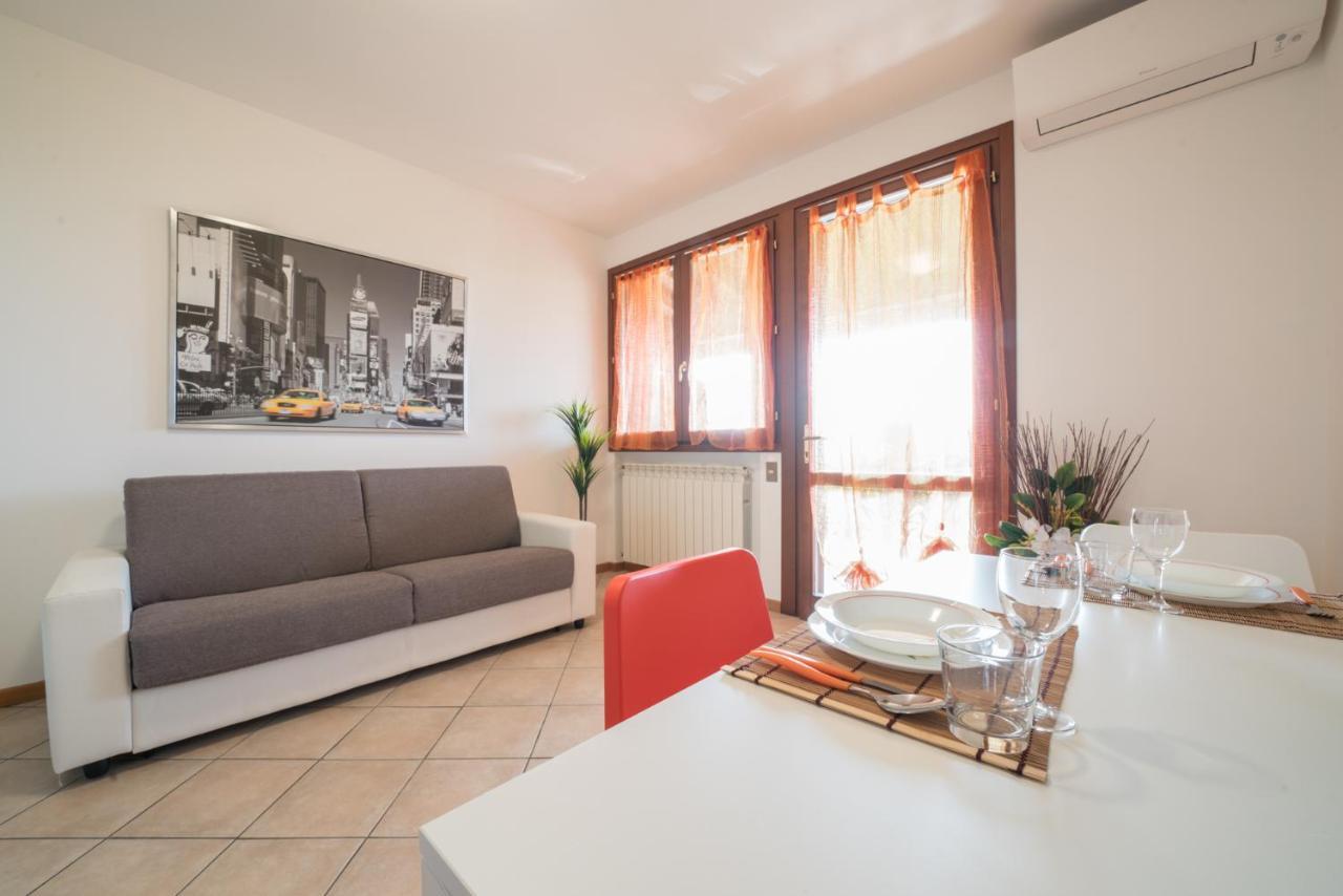Gardappartamenti Cascinale Pool Desenzano del Garda Esterno foto