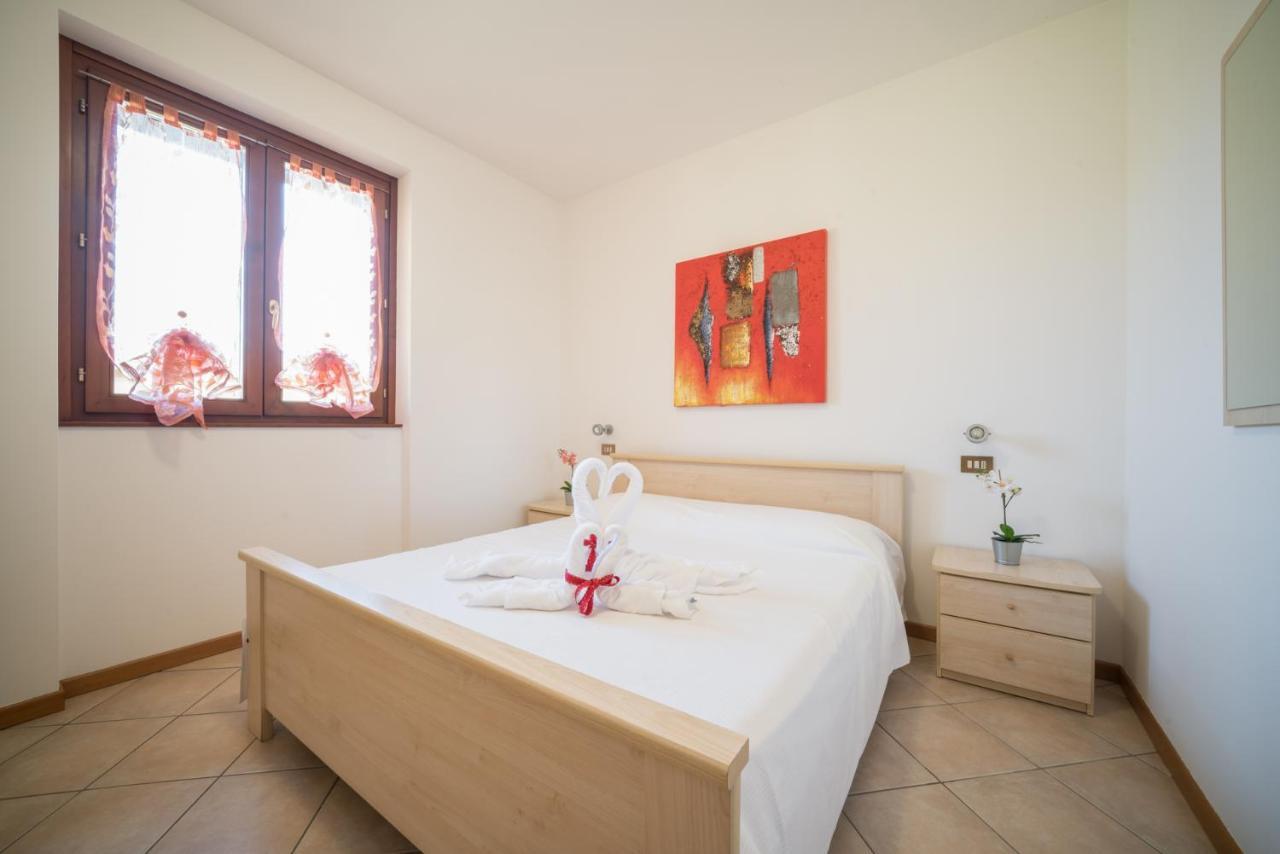 Gardappartamenti Cascinale Pool Desenzano del Garda Esterno foto